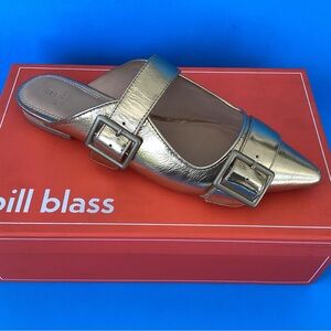 Bill Blass Metallic Gold Slide with Buckle Detail New in Box w/Duster Size 8.5